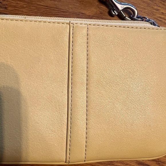 Coach NWOT butter yellow Leather Wristlet, Smokefree home. - Picture 3 of 8
